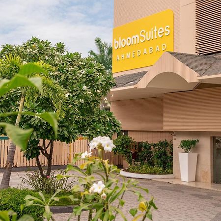 Bloomsuites L Ahmedabad Bagian luar foto