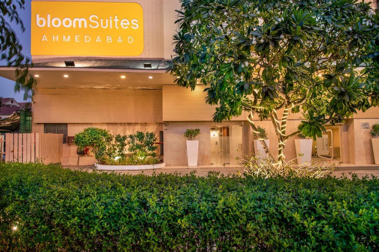 Bloomsuites L Ahmedabad Bagian luar foto