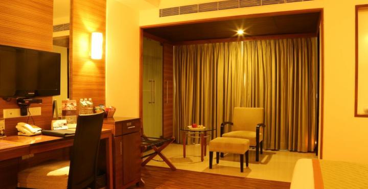 Bloomsuites L Ahmedabad Bagian luar foto